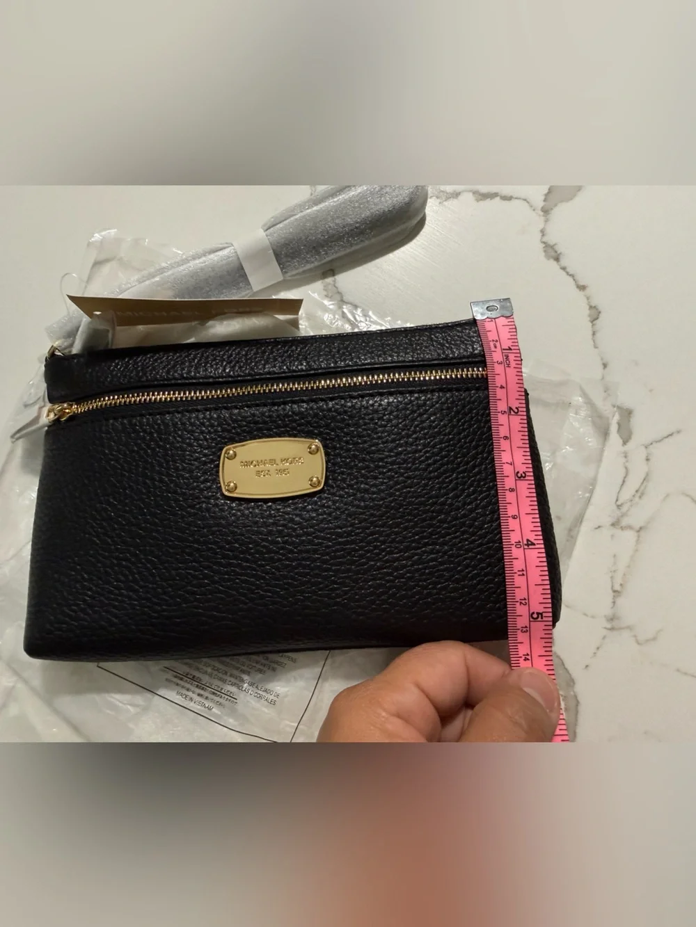 MICHAEL Michael Kors Black Pebbled Leather Coin Wristlet with Gold Plaque new